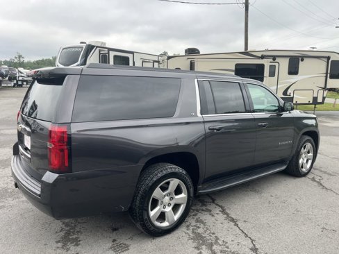 Used 2018 Chevrolet Suburban LT image 7