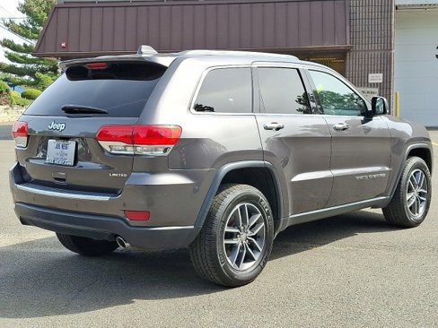 Used 2018 Jeep Grand Cherokee Limited image 11