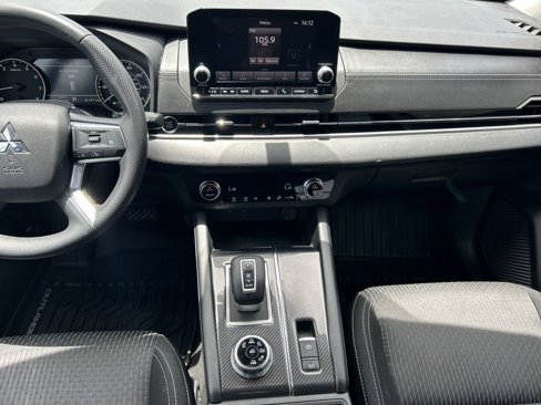 Used 2022 Mitsubishi Outlander ES image 15