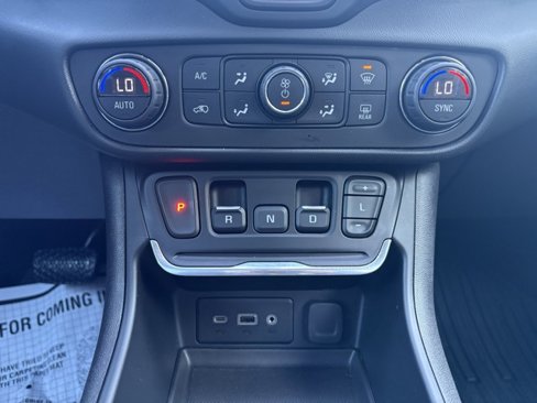 Used 2021 GMC Terrain SLE w/ Driver Convenience Package image 27