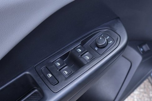 Certified 2022 Volkswagen Taos SE image 11