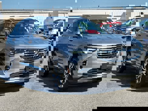 Used 2023 Buick Envision Essence image 3