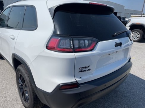 Used 2023 Jeep Cherokee Altitude Lux image 28