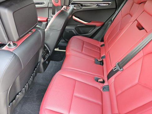 Used 2024 Porsche Macan image 38