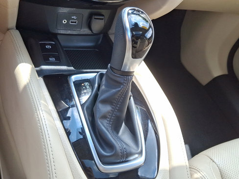 Used 2018 Nissan Rogue SL w/ Premium Package image 15
