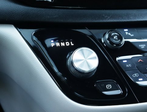 Used 2017 Chrysler Pacifica Touring-L image 18
