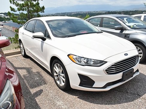 Used 2019 Ford Fusion SE image 1