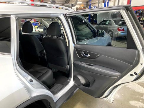 Used 2020 Nissan Rogue SV image 24