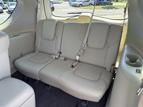 Used 2017 INFINITI QX80 2WD w/ Deluxe Technology Package image 12