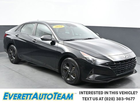 Used 2021 Hyundai Elantra SEL image 2