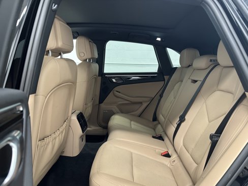 Used 2022 Porsche Macan image 15