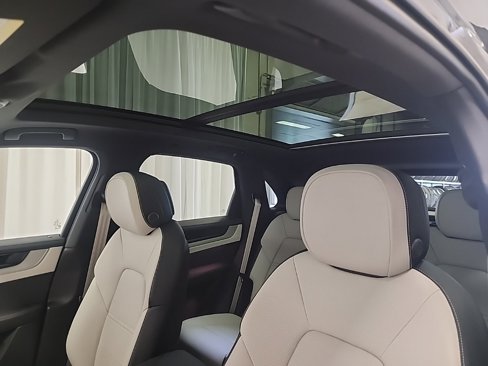 New 2025 Porsche Cayenne image 17