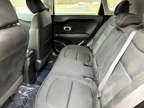 Used 2015 Kia Soul + image 38