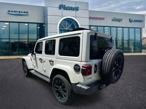 Used 2022 Jeep Wrangler Unlimited Sahara w/ Cold Weather Group image 3