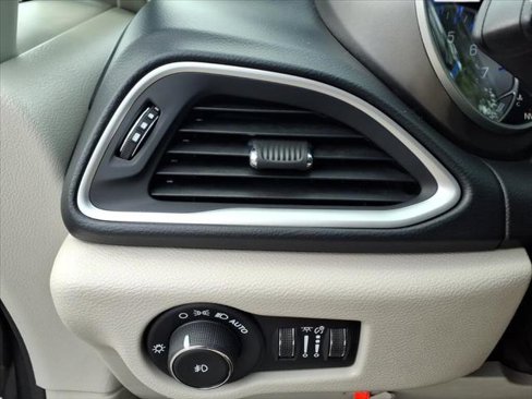 Certified 2020 Chrysler Pacifica Touring-L Plus image 24