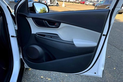 Used 2022 Hyundai Kona SEL image 22