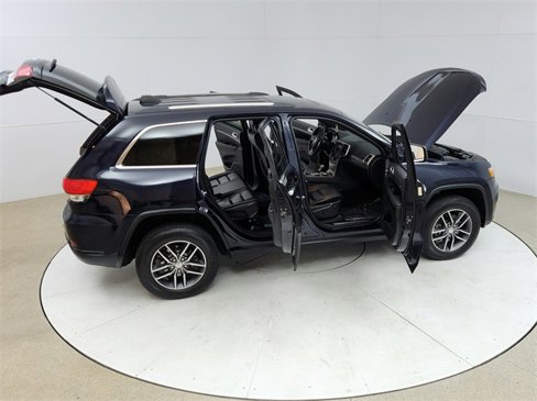 Used 2017 Jeep Grand Cherokee Limited image 24
