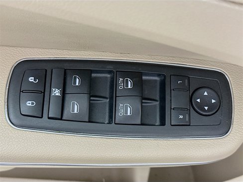 Used 2013 Chrysler 300 C image 17