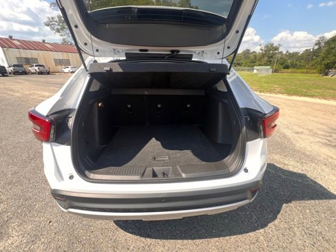 Used 2025 Chevrolet Trax LT w/ Sunroof Package image 8