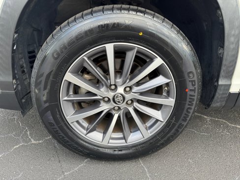 Used 2019 Toyota Highlander XLE image 31