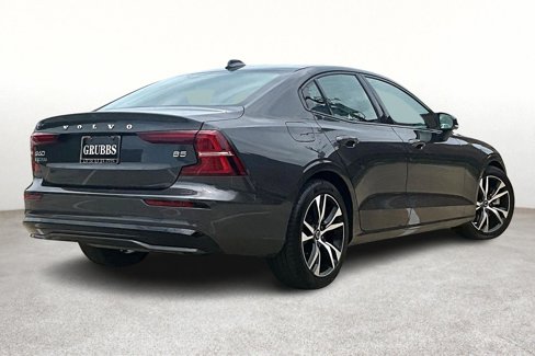 Certified 2025 Volvo S60 B5 Core image 2