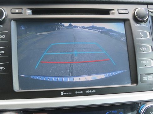 Used 2017 Toyota Highlander XLE image 27