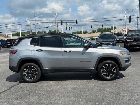 Used 2019 Jeep Compass Trailhawk image 2