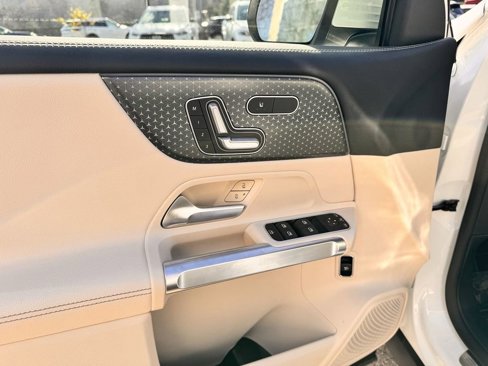 New 2025 Mercedes-Benz GLB 250 4MATIC image 11
