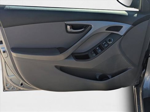 Used 2015 Hyundai Elantra SE image 11