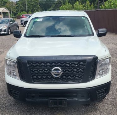 Used 2018 Nissan Titan S image 5