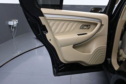 Used 2016 Ford Taurus SE image 27
