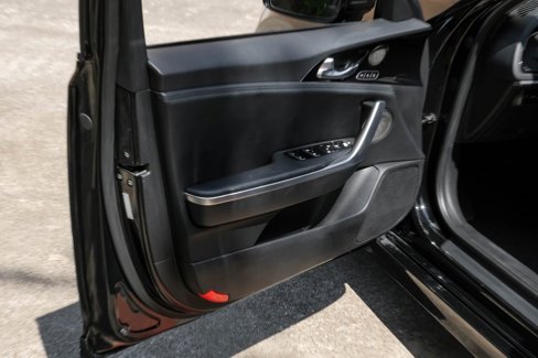 Used 2018 Kia Stinger Premium image 42