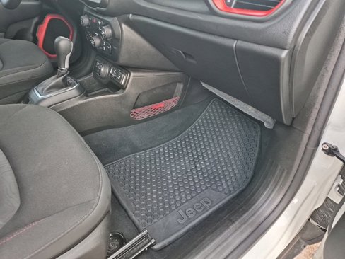 Used 2023 Jeep Renegade Trailhawk image 25