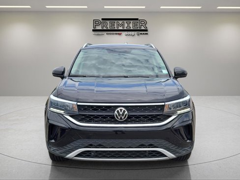 Used 2022 Volkswagen Taos SE image 2