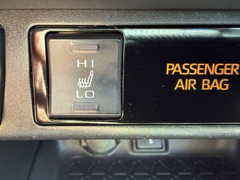 Used 2020 Toyota RAV4 XLE Premium image 25