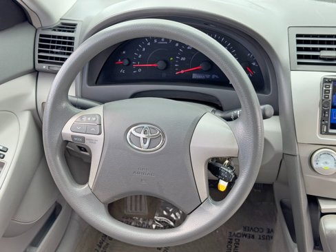 Used 2010 Toyota Camry image 18