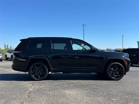 Used 2023 Jeep Grand Cherokee L Laredo image 8