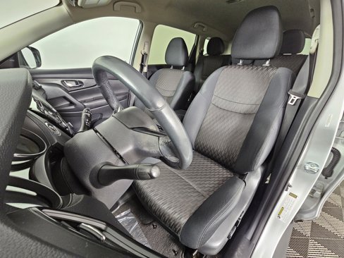 Used 2018 Nissan Rogue SV image 25