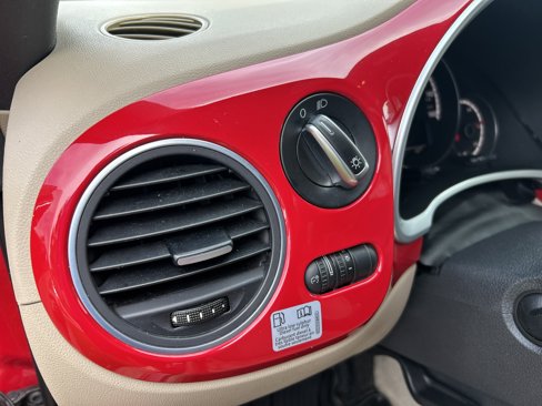 Used 2014 Volkswagen Beetle TDI image 15