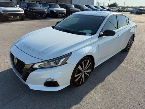 Used 2019 Nissan Altima 2.0 SR image 2