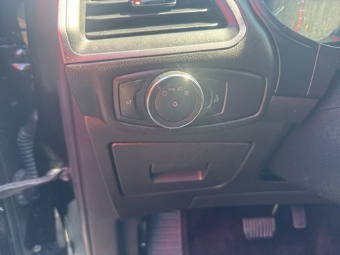 Used 2017 Ford Edge SE image 11