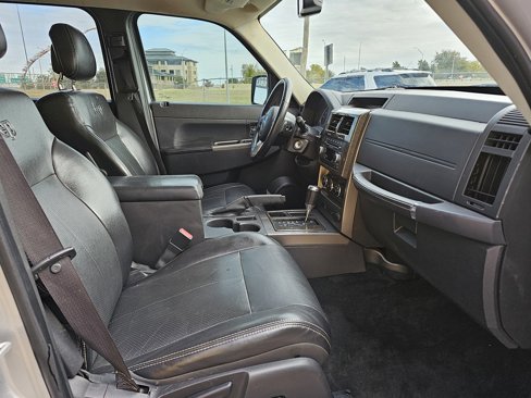 Used 2012 Jeep Liberty Limited image 15