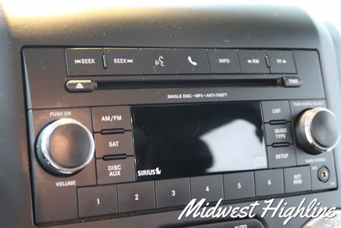 Used 2017 Jeep Wrangler Unlimited Sahara w/ Connectivity Group image 32