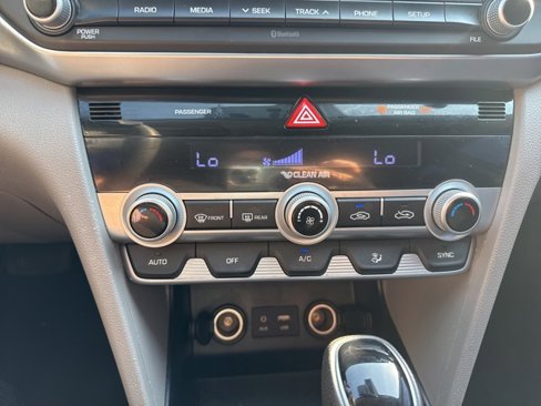 Used 2020 Hyundai Elantra SE image 22