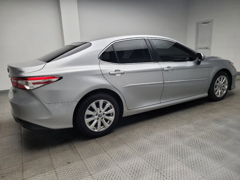 Used 2018 Toyota Camry LE image 10