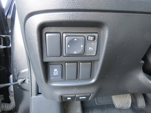 Used 2011 Nissan Juke SL w/ Chrome Pkg image 16
