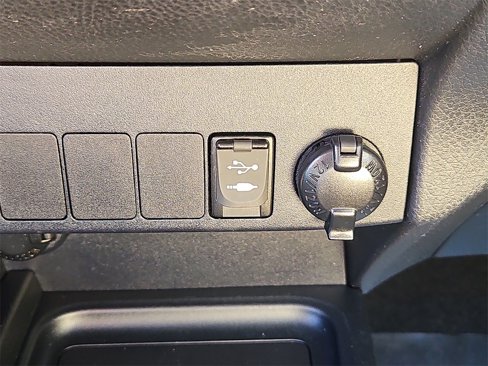 Used 2017 Toyota RAV4 XLE image 17