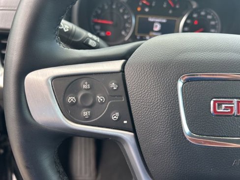Used 2024 GMC Terrain SLT image 17