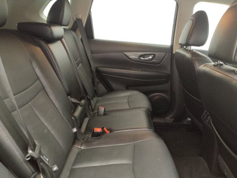 Used 2016 Nissan Rogue SL w/ SL Premium Package image 19