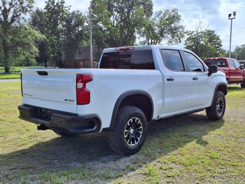 Used 2025 Chevrolet Silverado 1500 ZR2 w/ Technology Package image 2